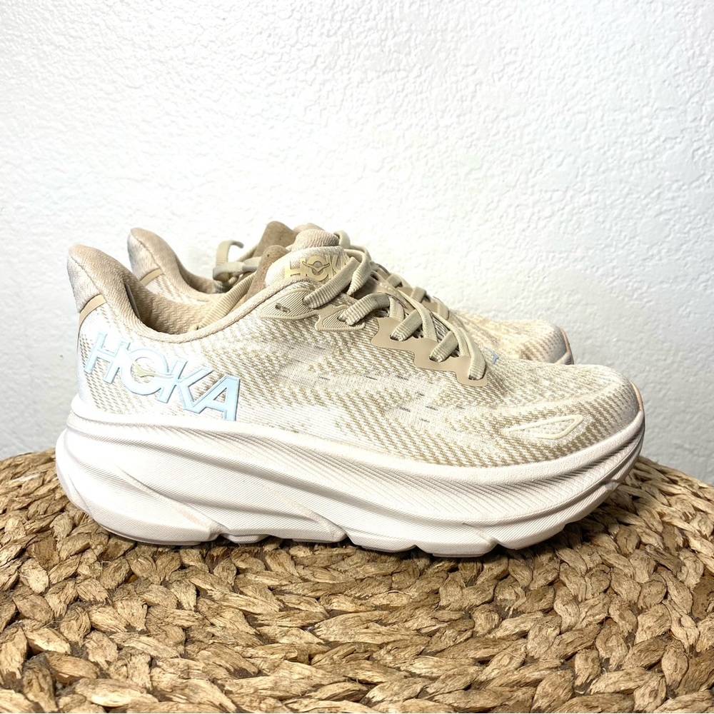 Hoka Clifton 9 eggnog shifting sand